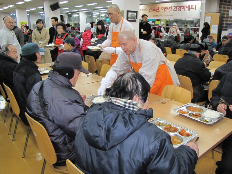 2011.01.27_서울노인복지센터 배식봉사 (3)